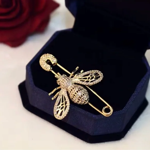 Gold Crystal Bee Brooch Pin - Picture 3 of 3